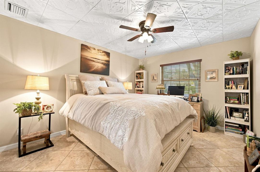 20-web-or-mls-10146-s-44th-terrace