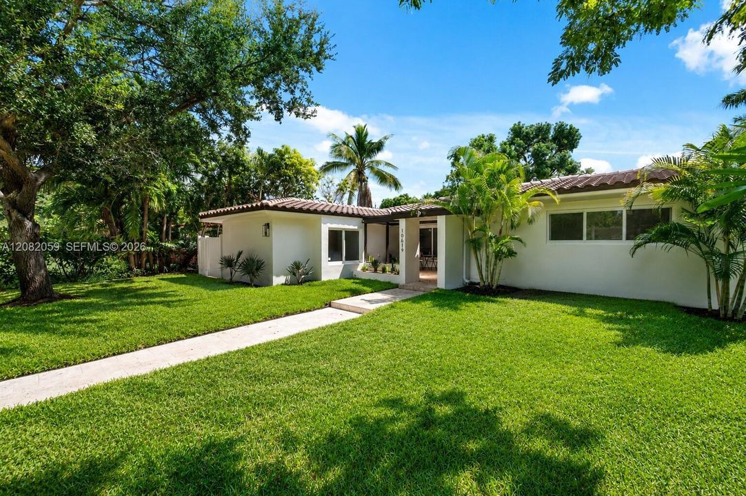 For Sale: $2,295,000 (4 beds, 3 baths, 2557 Square Feet)