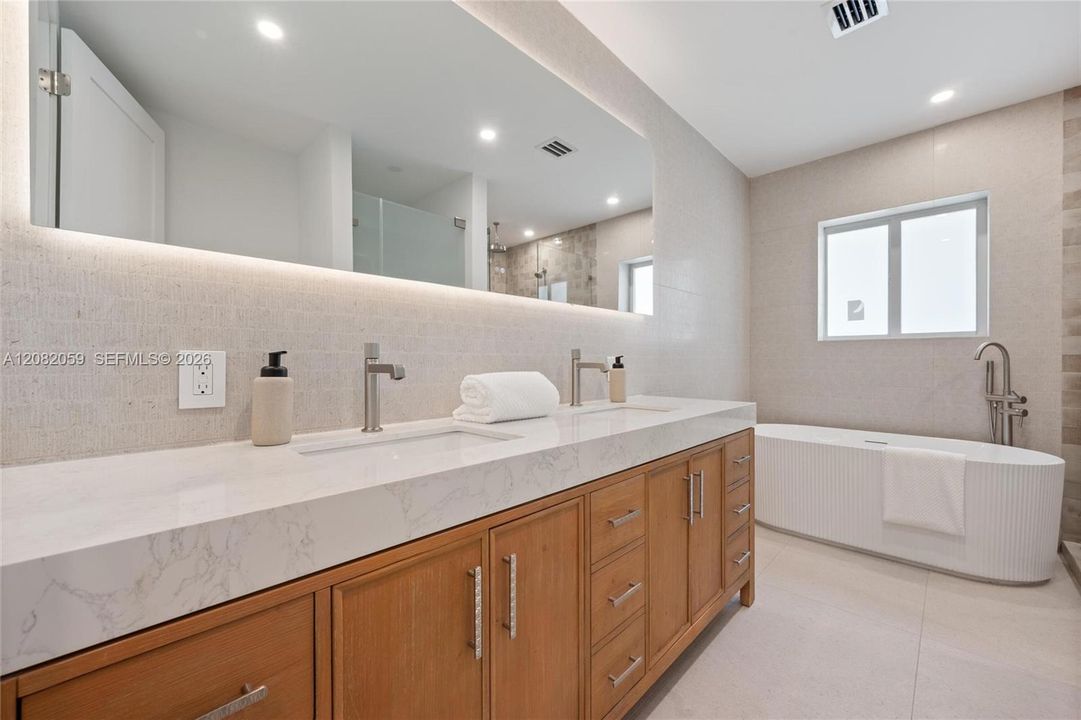 For Sale: $2,295,000 (4 beds, 3 baths, 2557 Square Feet)