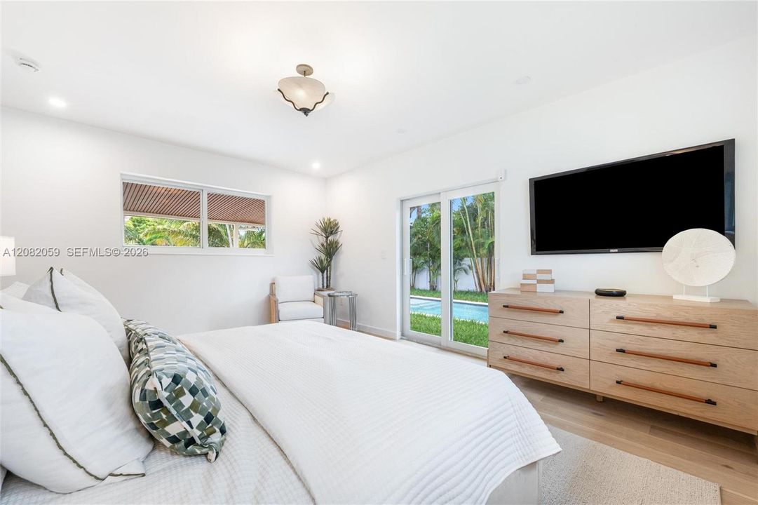 For Sale: $2,295,000 (4 beds, 3 baths, 2557 Square Feet)
