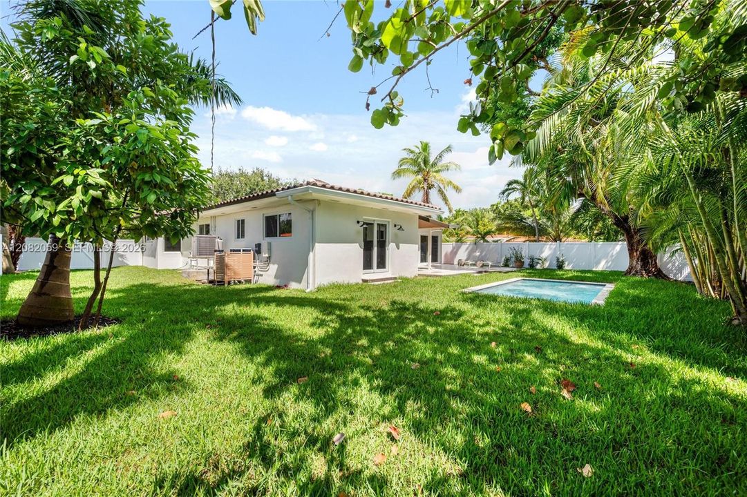 For Sale: $2,295,000 (4 beds, 3 baths, 2557 Square Feet)