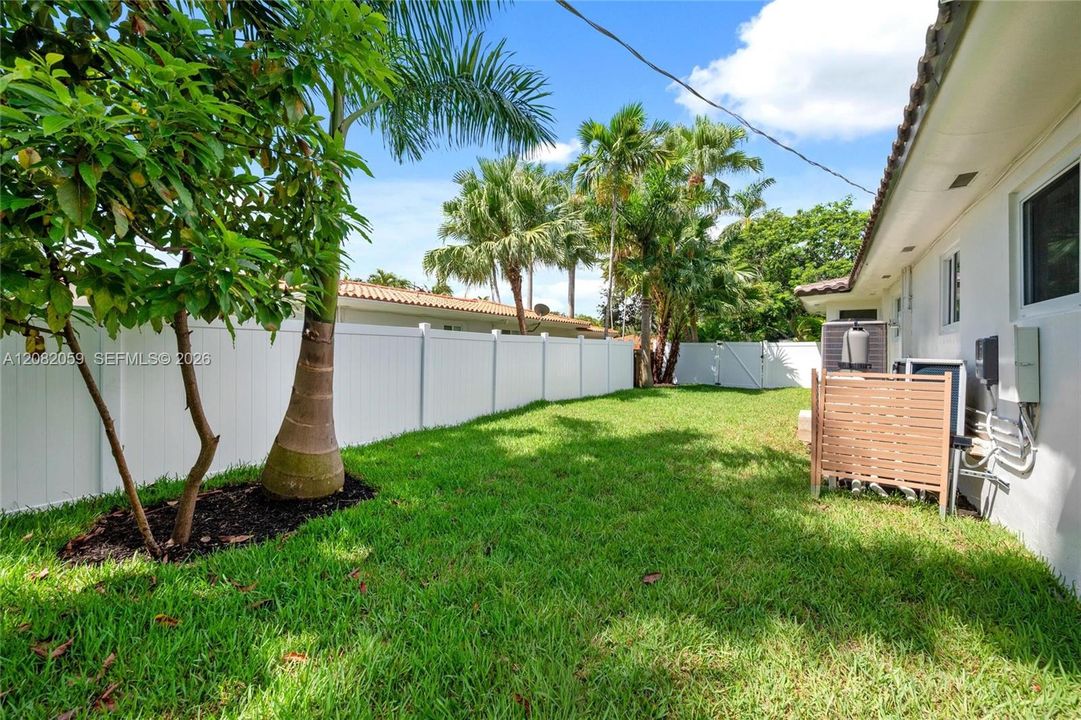 For Sale: $2,295,000 (4 beds, 3 baths, 2557 Square Feet)