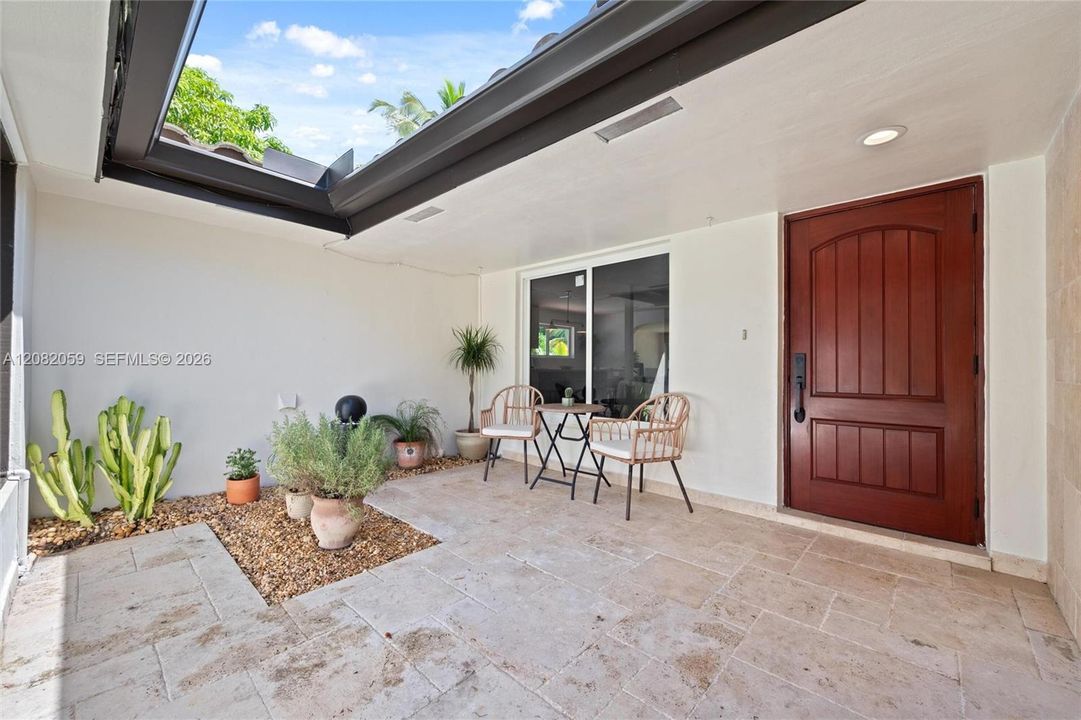 For Sale: $2,295,000 (4 beds, 3 baths, 2557 Square Feet)