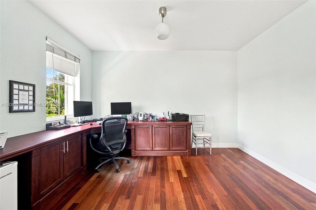 For Sale: $895,000 (3 beds, 3 baths, 2911 Square Feet)