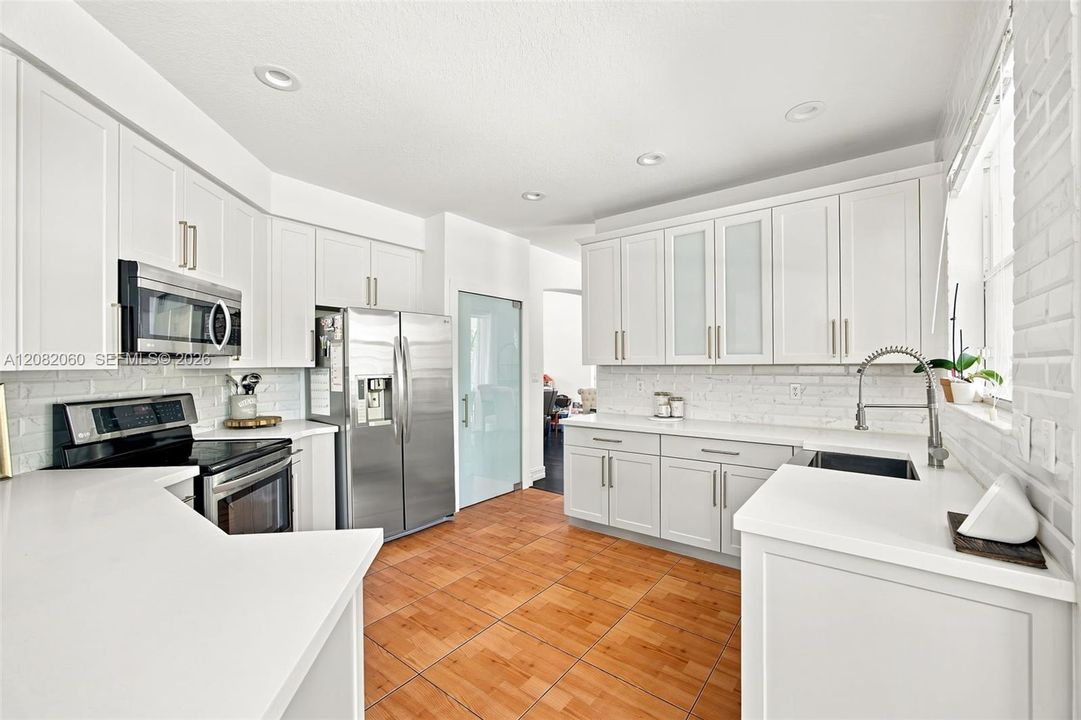 For Sale: $895,000 (3 beds, 3 baths, 2911 Square Feet)