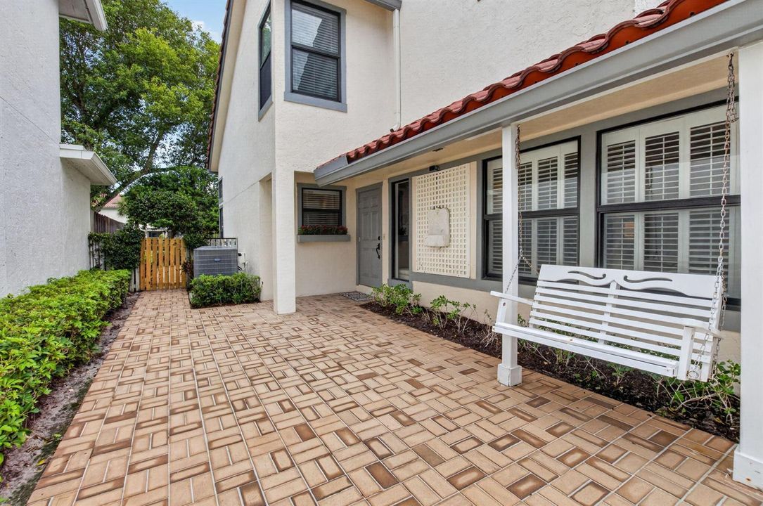 INVITING COURTYARD ENTRY