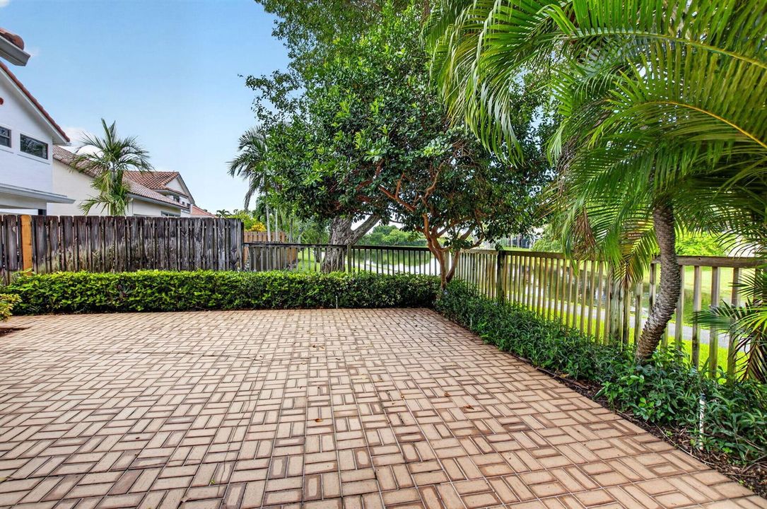 LAKEFRONT PATIO