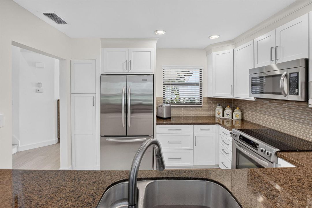 PASSTHRU TO KITCHEN