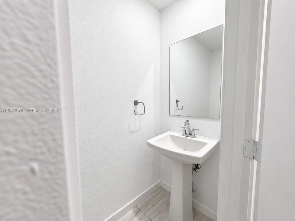 En Venta: $310,000 (3 camas, 2 baños, 1302 Pies cuadrados)