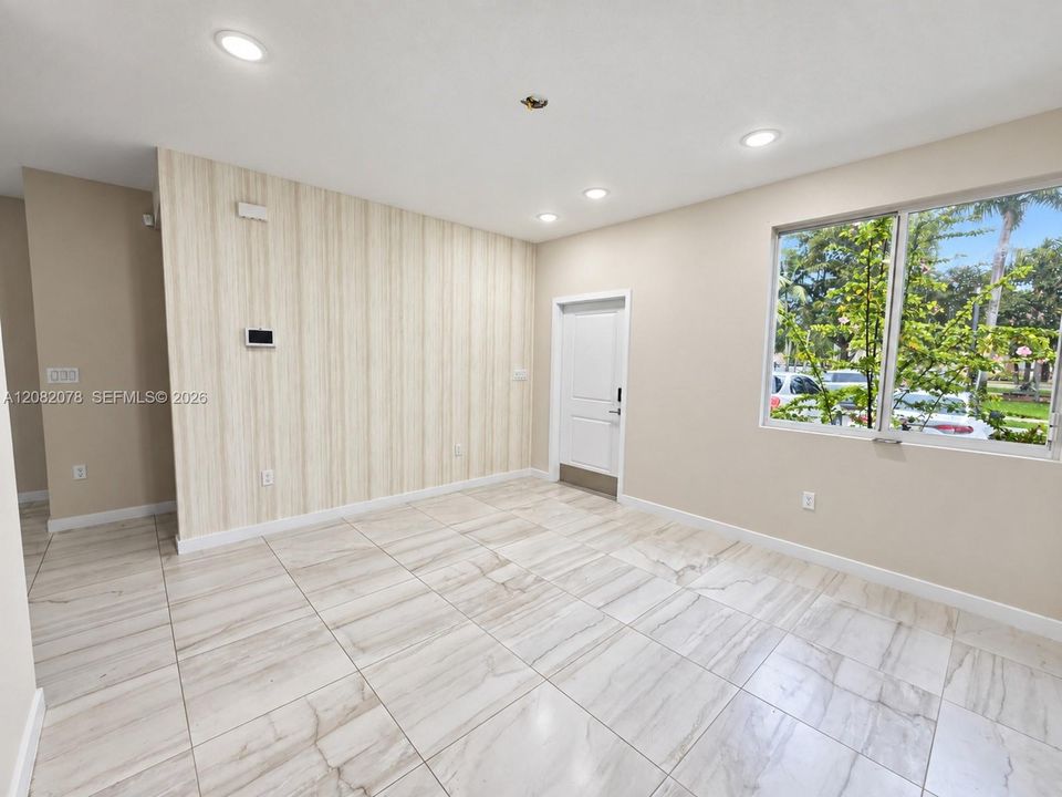 En Venta: $310,000 (3 camas, 2 baños, 1302 Pies cuadrados)