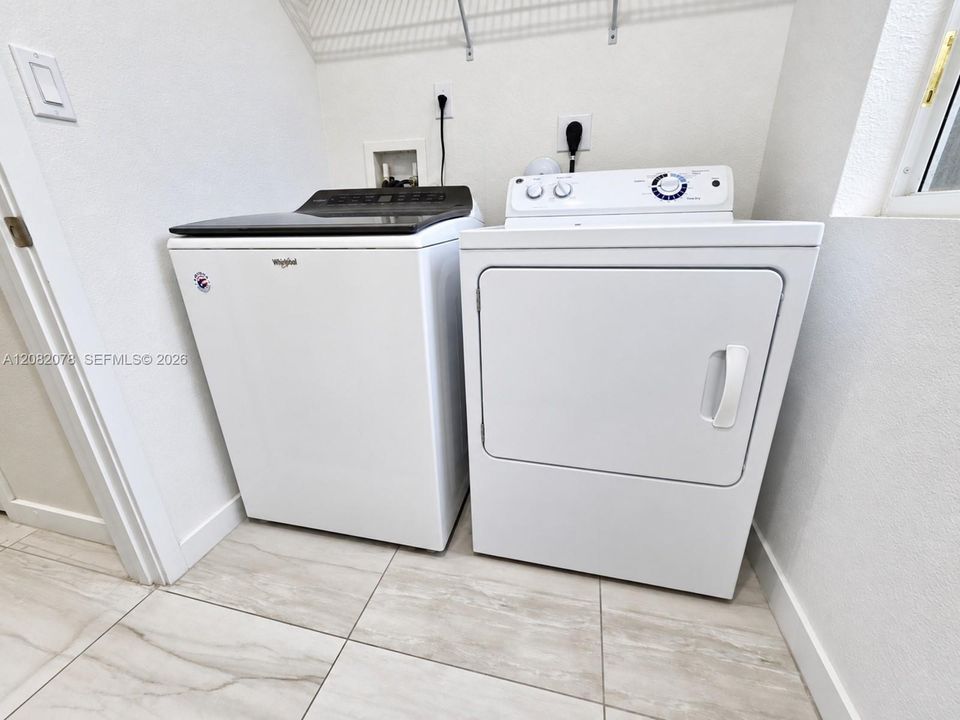 En Venta: $310,000 (3 camas, 2 baños, 1302 Pies cuadrados)