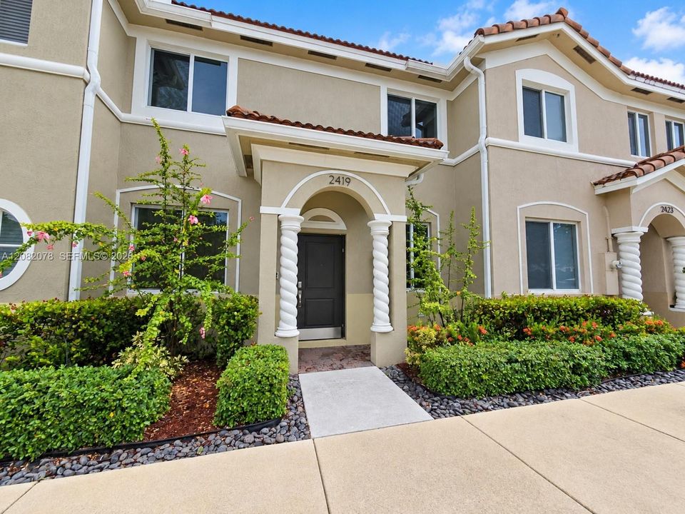 En Venta: $310,000 (3 camas, 2 baños, 1302 Pies cuadrados)