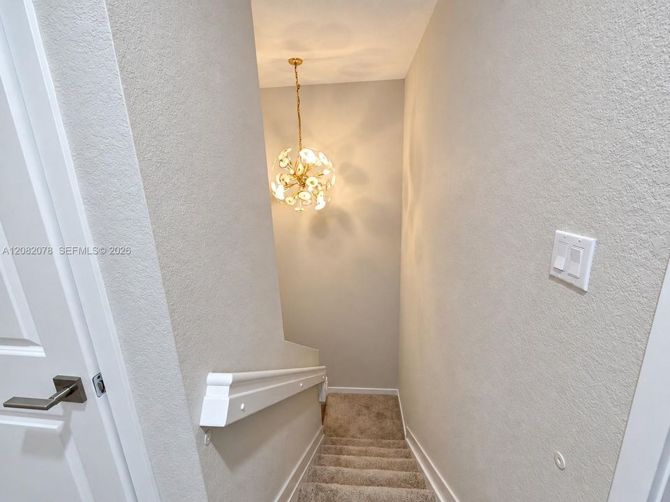 En Venta: $310,000 (3 camas, 2 baños, 1302 Pies cuadrados)