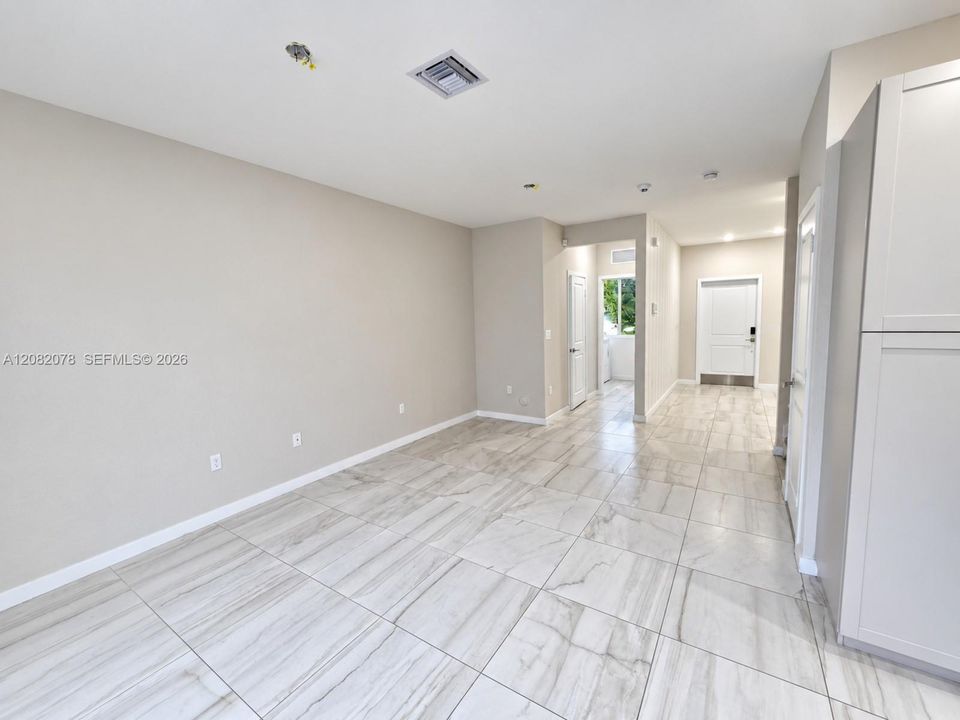 En Venta: $310,000 (3 camas, 2 baños, 1302 Pies cuadrados)