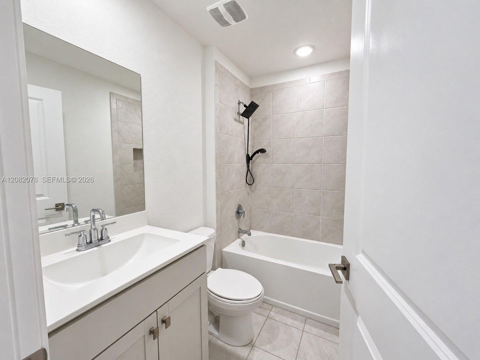 En Venta: $310,000 (3 camas, 2 baños, 1302 Pies cuadrados)
