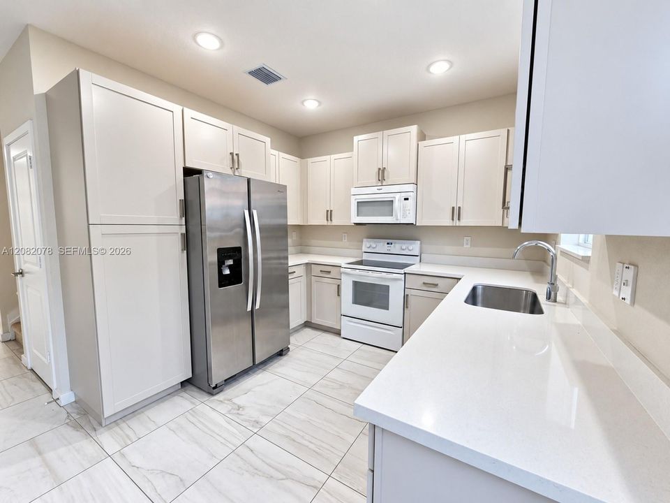 En Venta: $310,000 (3 camas, 2 baños, 1302 Pies cuadrados)