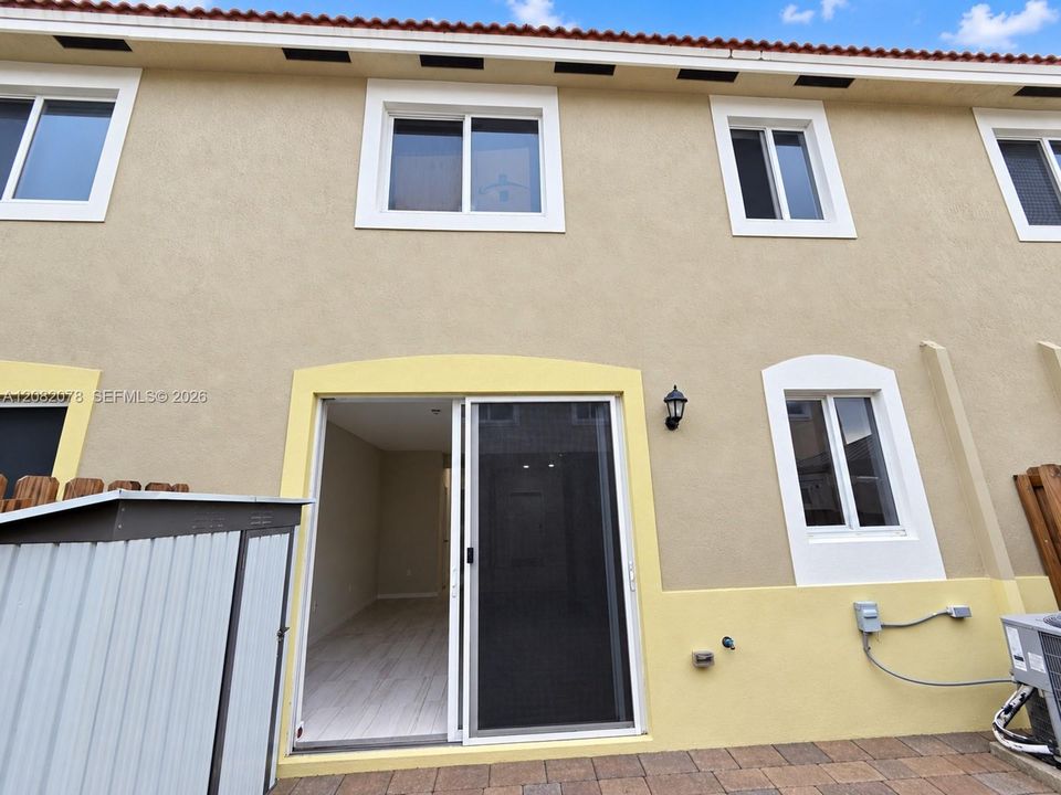 En Venta: $310,000 (3 camas, 2 baños, 1302 Pies cuadrados)