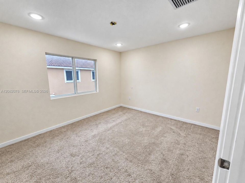 En Venta: $310,000 (3 camas, 2 baños, 1302 Pies cuadrados)