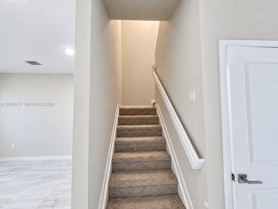 En Venta: $310,000 (3 camas, 2 baños, 1302 Pies cuadrados)