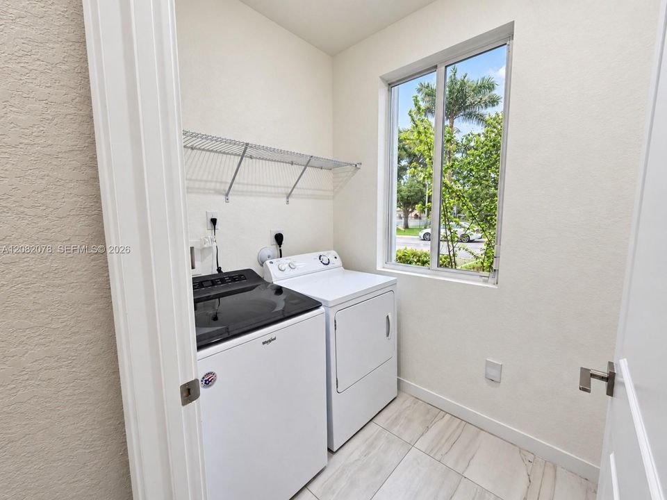 En Venta: $310,000 (3 camas, 2 baños, 1302 Pies cuadrados)