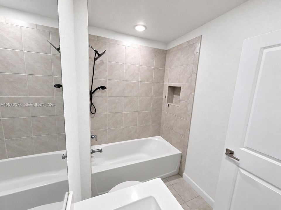 En Venta: $310,000 (3 camas, 2 baños, 1302 Pies cuadrados)