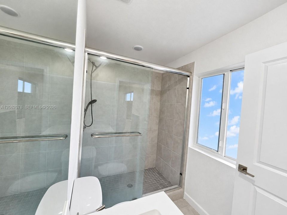 En Venta: $310,000 (3 camas, 2 baños, 1302 Pies cuadrados)