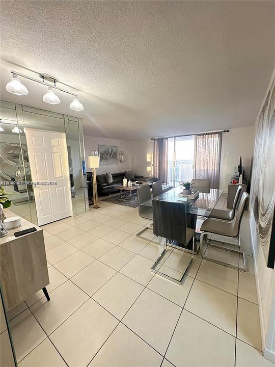 В аренду: $2,250 (2 спален, 2 ванн, 1073 Квадратных фут)