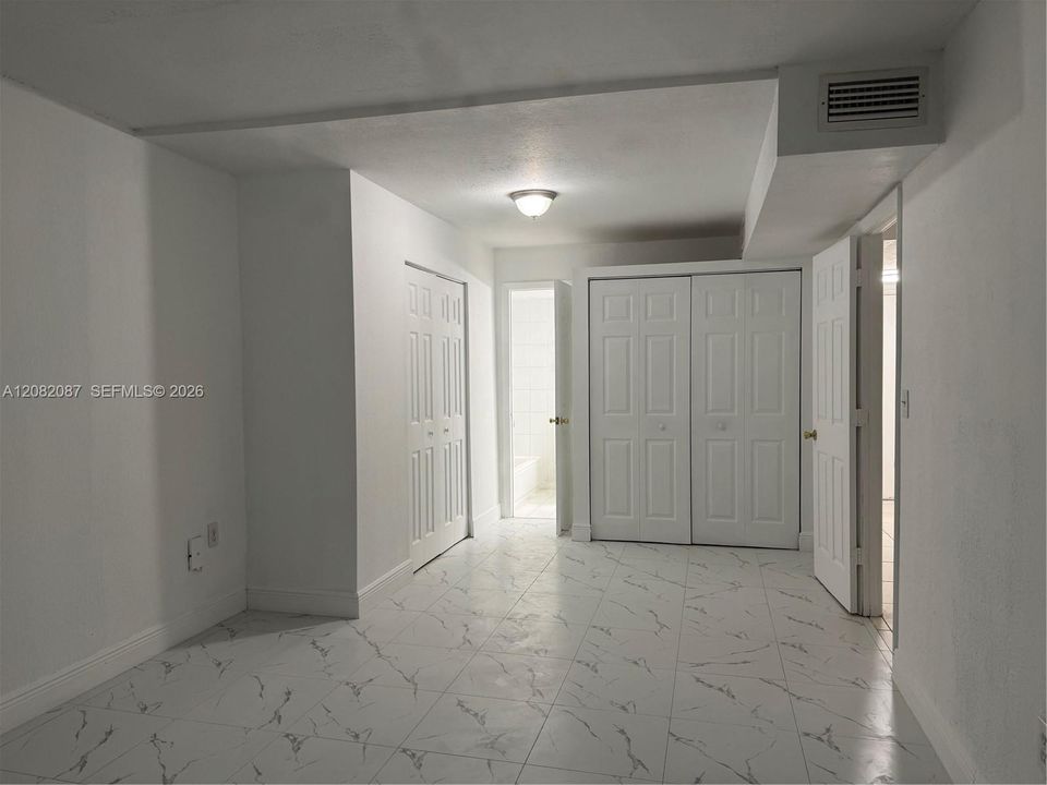 For Sale: $240,000 (1 beds, 1 baths, 690 Square Feet)