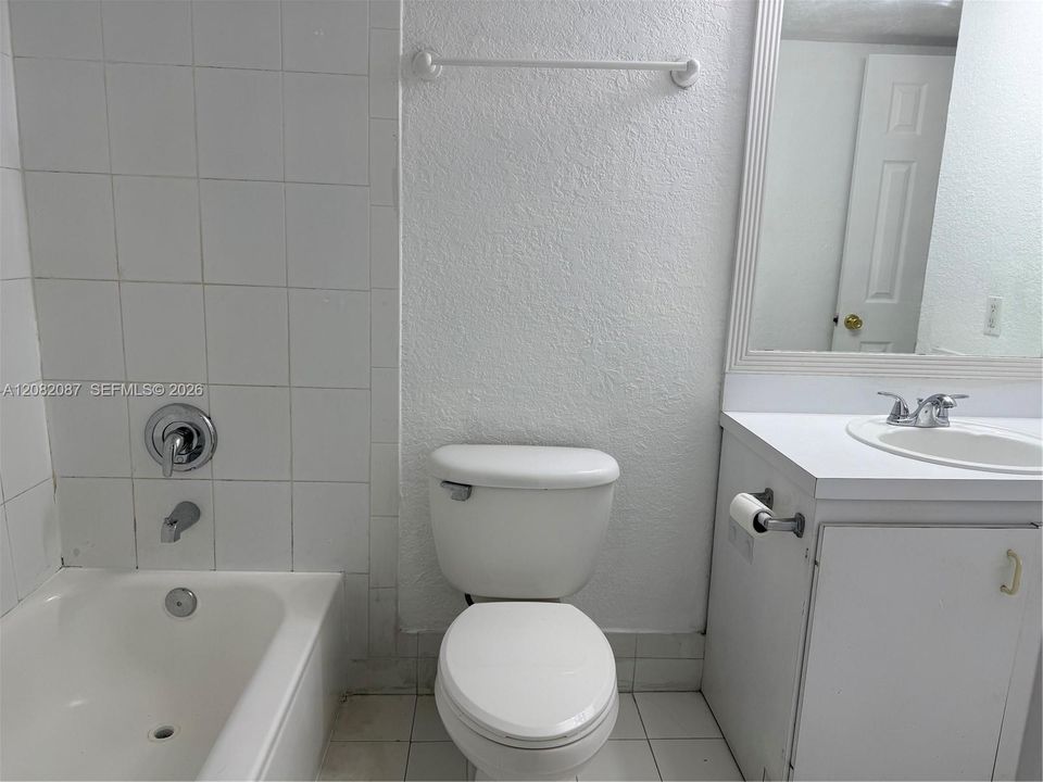 For Sale: $240,000 (1 beds, 1 baths, 690 Square Feet)