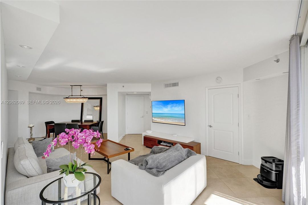 En Renta: $6,999 (3 camas, 3 baños, 1840 Pies cuadrados)