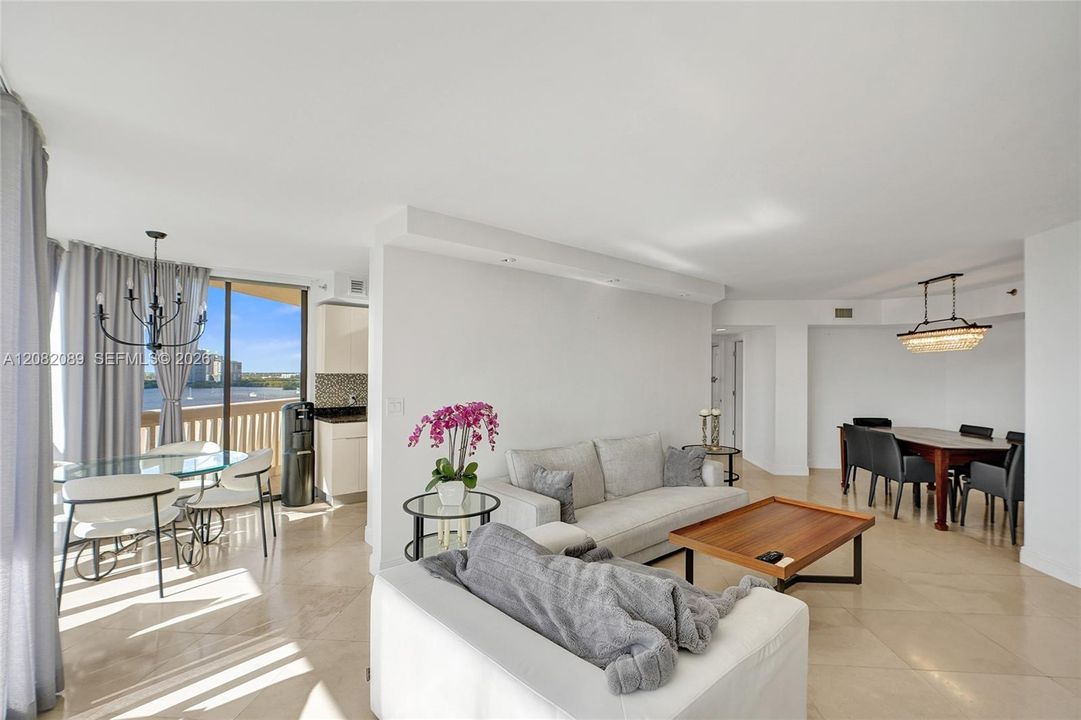 En Renta: $6,999 (3 camas, 3 baños, 1840 Pies cuadrados)