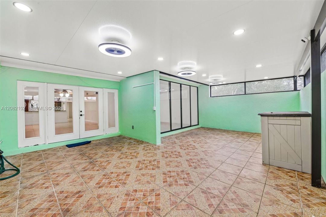 For Sale: $515,000 (2 beds, 2 baths, 1458 Square Feet)