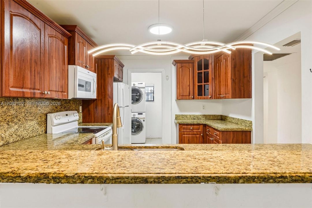 For Sale: $515,000 (2 beds, 2 baths, 1458 Square Feet)