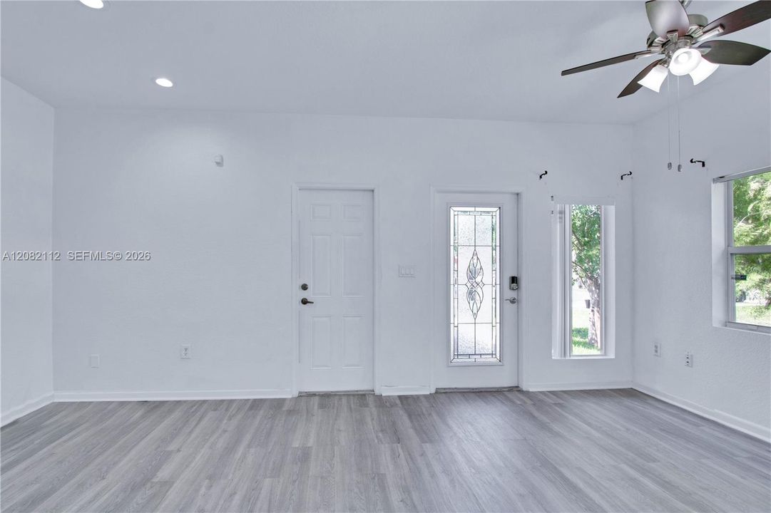 For Rent: $2,500 (2 beds, 2 baths, 1225 Square Feet)