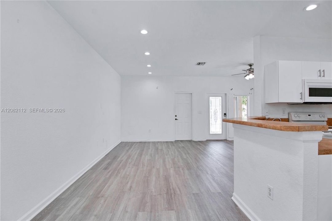 For Rent: $2,500 (2 beds, 2 baths, 1225 Square Feet)