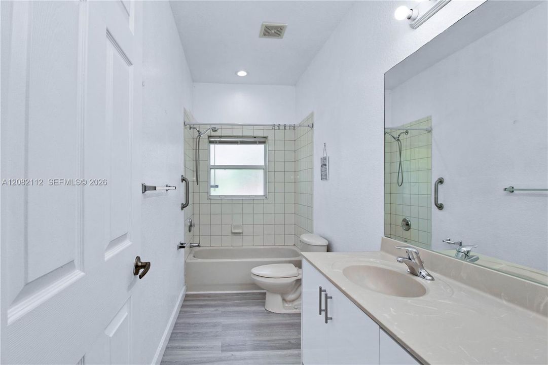 For Rent: $2,500 (2 beds, 2 baths, 1225 Square Feet)