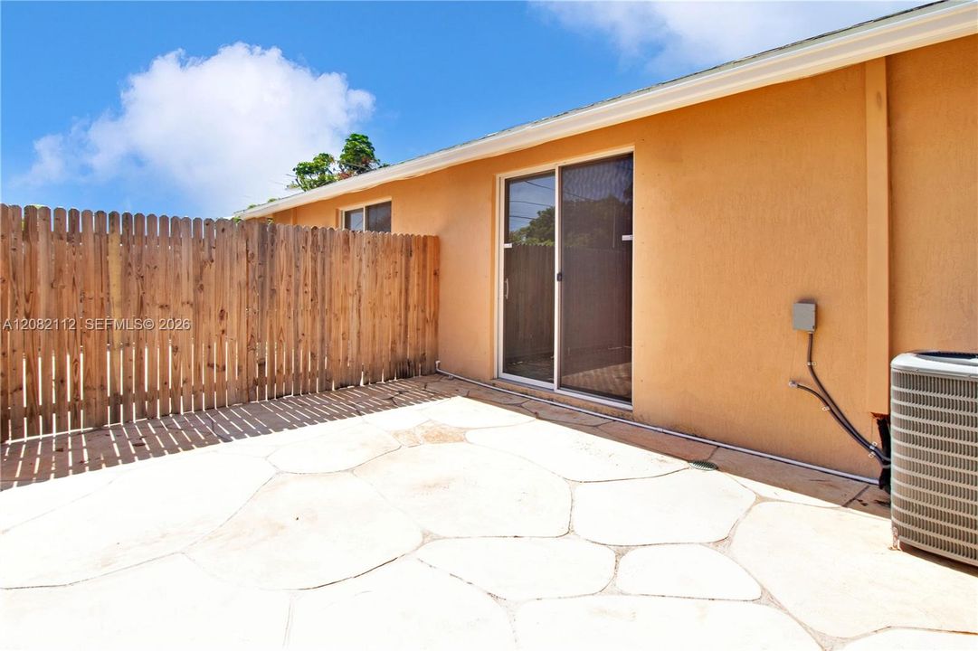 For Rent: $2,500 (2 beds, 2 baths, 1225 Square Feet)