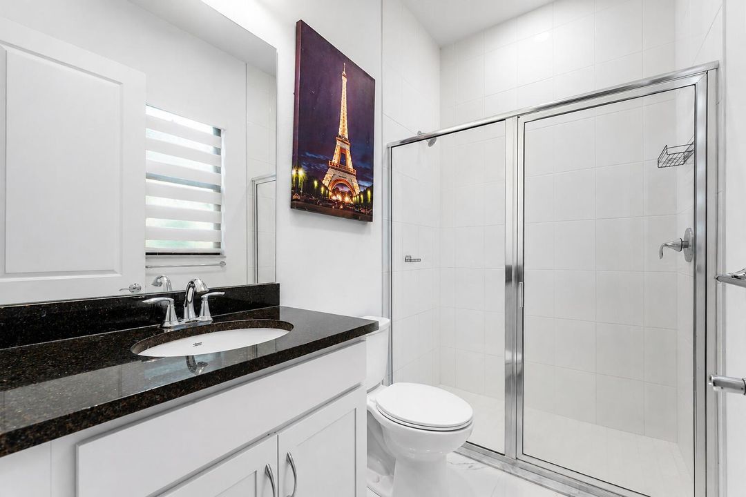 #23– Bathroom – Bright guest bathroo