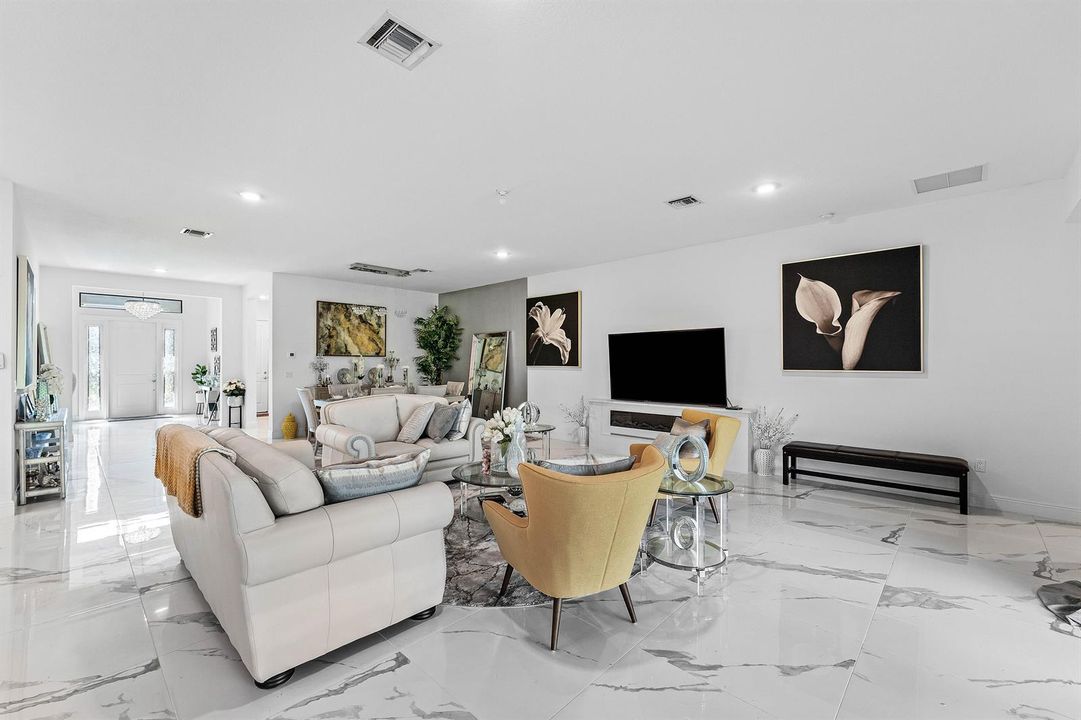 #7 Living Room – Spacious living a