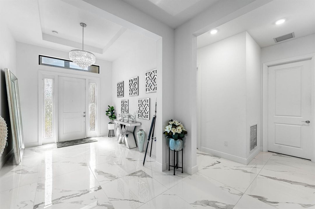 #5 Bright and welcoming foyer with e