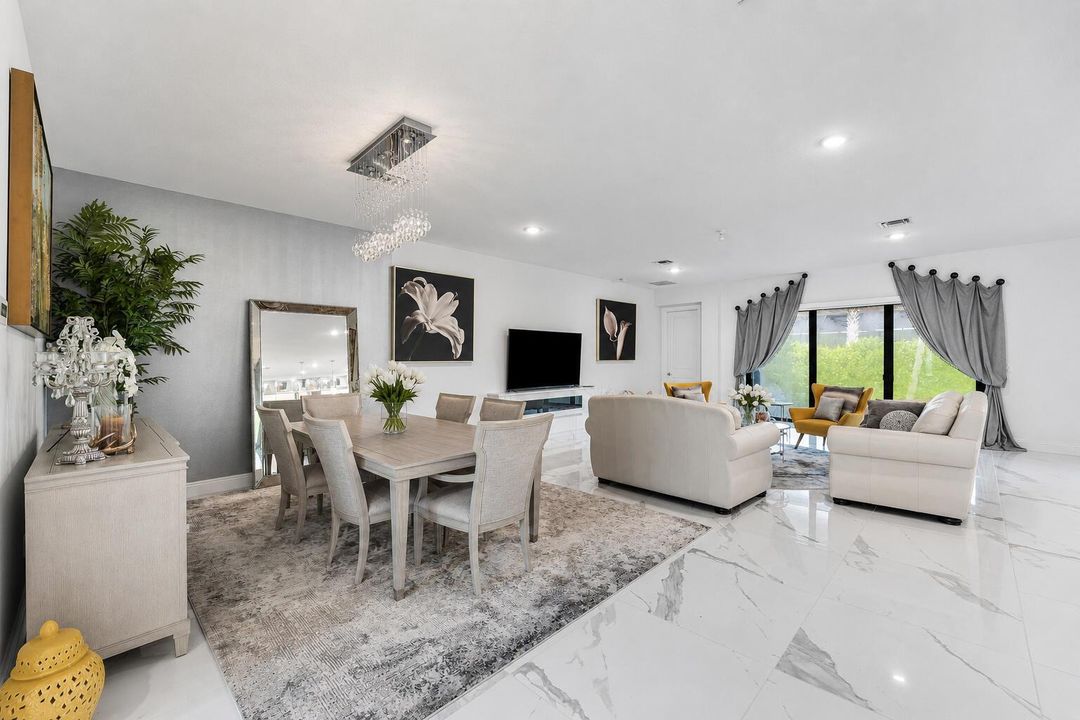 #9 Dining + Living – Open dining a