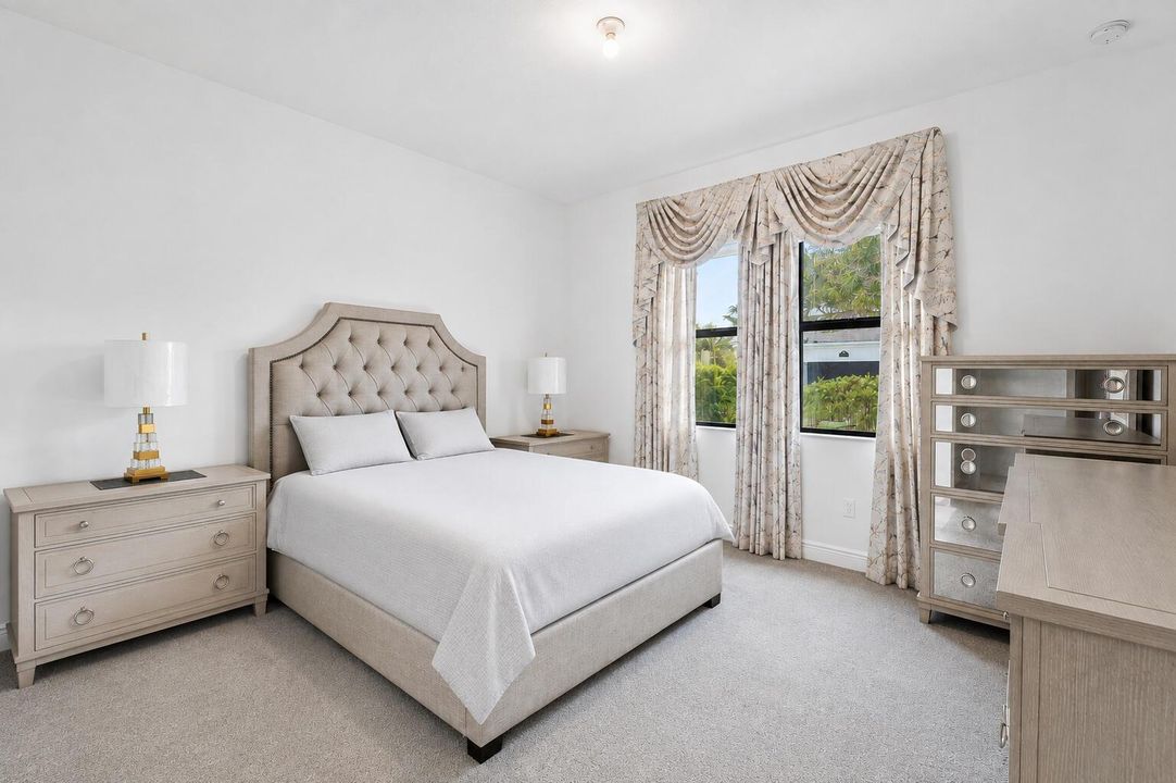 #24– Guest Bedroom – Bright and spac