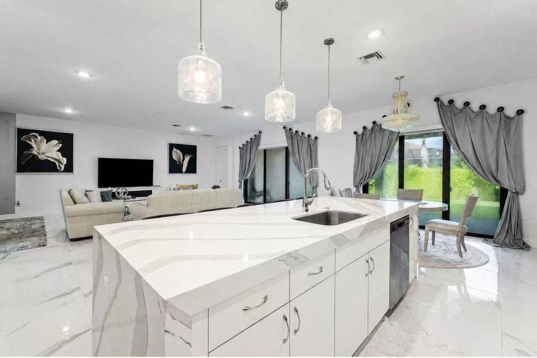 #11 Kitchen Island – Expansive isl