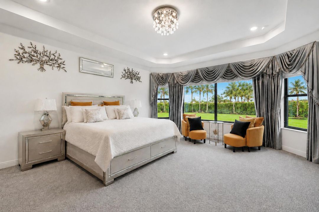#19 Master Bedroom – Spacious and brig