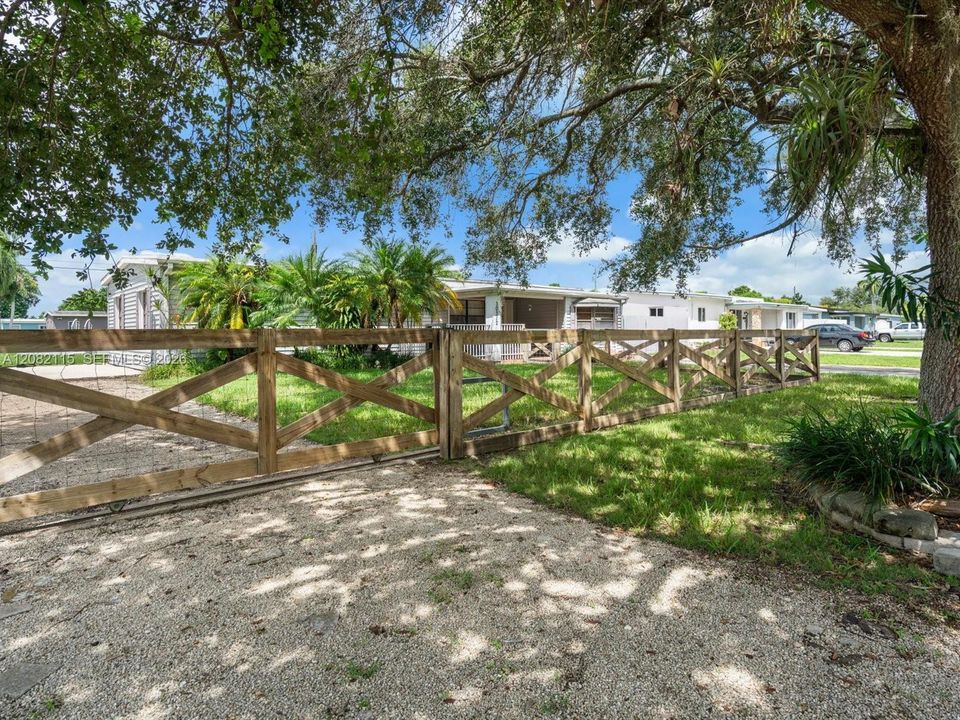 En Venta: $542,000 (4 camas, 2 baños, 1764 Pies cuadrados)