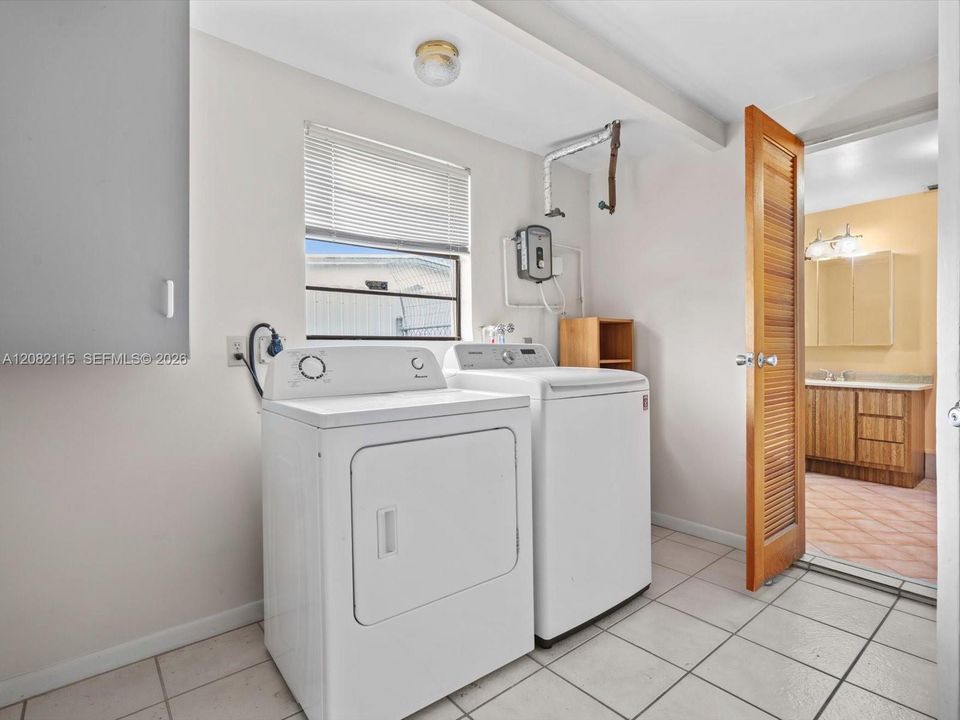 En Venta: $542,000 (4 camas, 2 baños, 1764 Pies cuadrados)