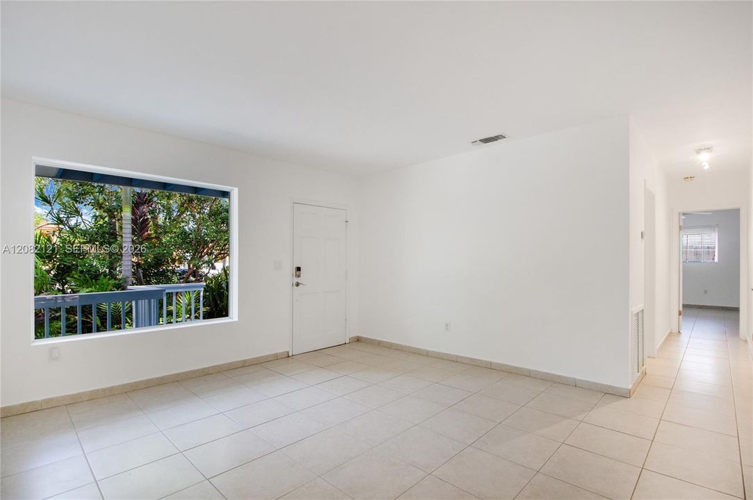 For Sale: $3,300,000 (3 beds, 2 baths, 1554 Square Feet)