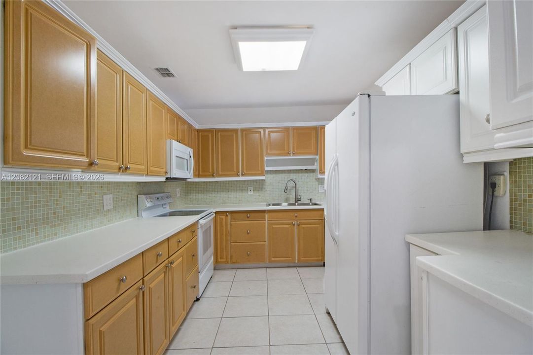 For Sale: $3,300,000 (3 beds, 2 baths, 1554 Square Feet)