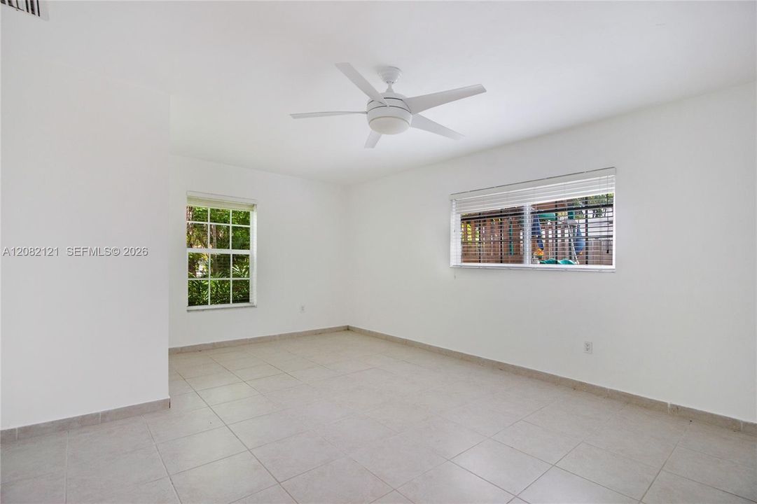 For Sale: $3,300,000 (3 beds, 2 baths, 1554 Square Feet)