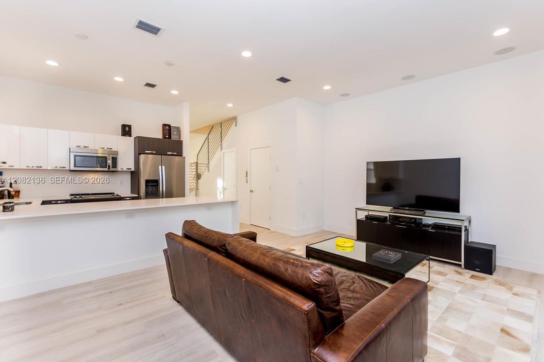 For Rent: $6,950 (3 beds, 3 baths, 1830 Square Feet)